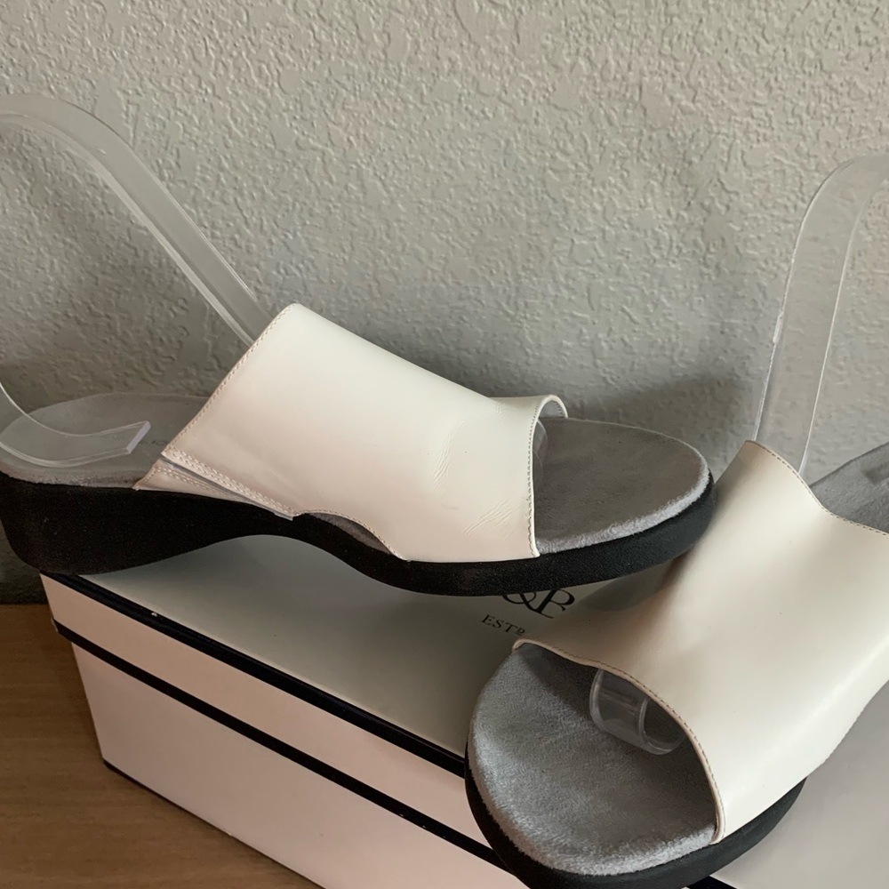 Croft & Barrow White Slide Sandals size 9